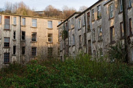 Téléchargez les photos : Appartements du Conseil dans un quartier pauvre avec de nombreux problèmes de bien-être social à Louvain au Royaume-Uni - en image libre de droit