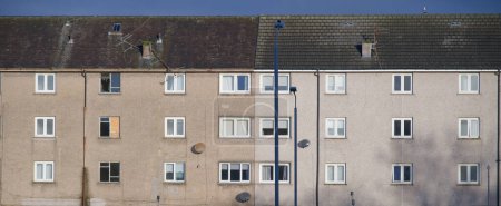 Téléchargez les photos : Appartements du Conseil dans un quartier pauvre avec de nombreux problèmes de bien-être social à Louvain au Royaume-Uni - en image libre de droit