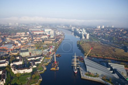 Téléchargez les photos : Musée des transports et grand navire sur la rivière Clyde Royaume-Uni - en image libre de droit