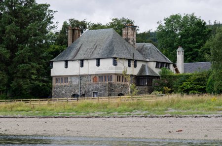 Téléchargez les photos : Luxury mansion house in rural countryside near Kilmacolm UK - en image libre de droit