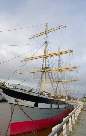 Téléchargez les photos : Grand navire sur la rivière Clyde amarré au musée des transports à Glasgow au Royaume-Uni - en image libre de droit