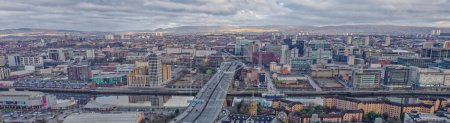 Téléchargez les photos : Glasgow, Royaume-Uni, 14 janvier 2024, Vue aérienne du pont Kingston au-dessus de la rivière Clyde et de l'autoroute M8, M74 Royaume-Uni - en image libre de droit