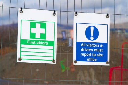 Panneau de sécurité et de santé sur la clôture Royaume-Uni