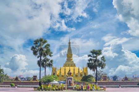 Téléchargez les photos : Pha That Luang Temple, La pagode d'or à VIENTIANE, LAOS PDR. - en image libre de droit