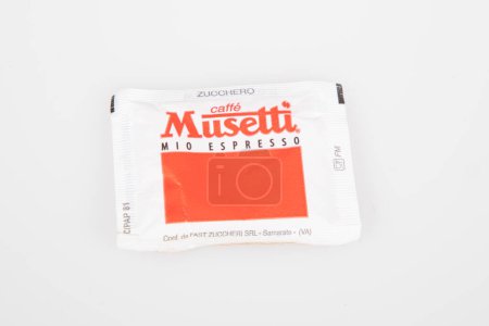 Téléchargez les photos : Bordeaux, Aquitaine France - 11 12 2022 : Marque de logo Musetti et signe texte sur le café individuel Sugar Packets - en image libre de droit