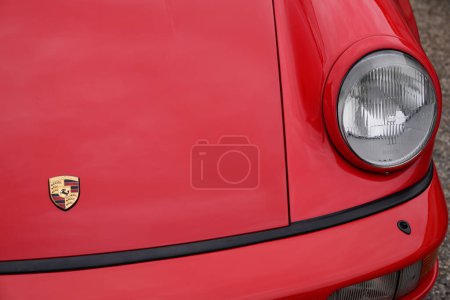 Téléchargez les photos : Bordeaux, Aquitaine France - 11 06 2022 : Porsche 911 marque de logo et signe texte de voiture de sport allemande vintage - en image libre de droit