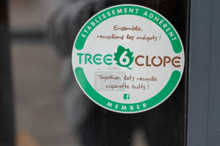 Foto de Burdeos, Aquitania Francia - 12 15 2022: árbol 6 clope logo marca y firmar texto francés reciclar colillas de cigarrillos en Francia - Imagen libre de derechos
