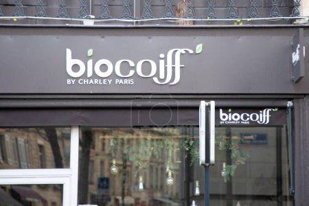 Foto de Bordeaux , Aquitaine  France - 01 01 2023 : Biocoiff french fashion barber shop brand text and logo sign on entrance salon expert hairdresser - Imagen libre de derechos