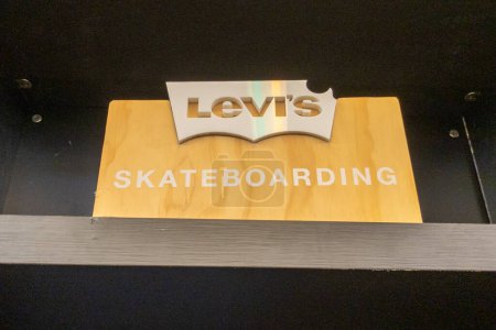 Foto de Bordeaux , Aquitaine  France - 01 12 2023 : Levi's skateboarding collection text brand sign and logo interior Jeans shop fashion boutique of clothes levis american - Imagen libre de derechos