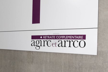 Foto de Bordeaux , Aquitaine  France - 01 18 2023 : agirc et arrco logo brand and text sign of french complementary supplementary pension for private sector employees office for pensioner - Imagen libre de derechos