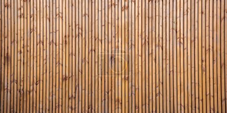 Téléchargez les photos : Mur naturel brun en planches naturelles en bois pour toile de fond en-tête de bannière vue panoramique sur le bois - en image libre de droit