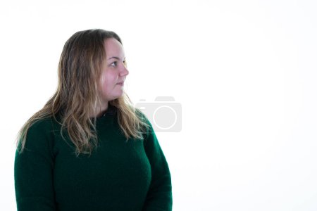 Téléchargez les photos : Plus size pretty curvy woman attractive overweight girl posing on white background in green sweater - en image libre de droit