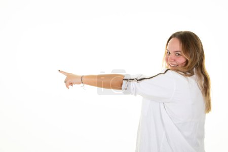 Téléchargez les photos : Young blonde curvy woman hand pointing side finger on white background - en image libre de droit