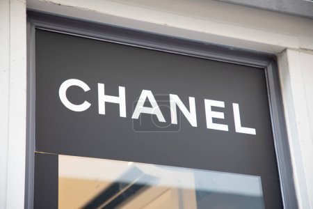 Foto de Burdeos, Aquitania Francia - 02 25 2023: Chanel logo brand and text sign front facade windows Tienda Exterior French fashion luxury company - Imagen libre de derechos
