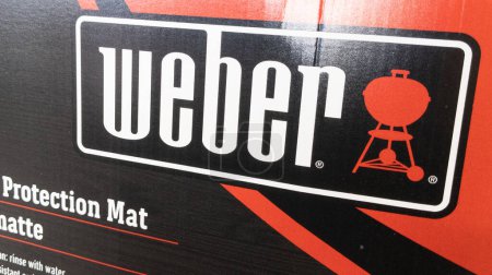 Foto de Burdeos, Aquitania Francia - 05 29 2023: Weber logotipo moderno signo y texto de la marca en la parrilla de gas caja de venta - Imagen libre de derechos