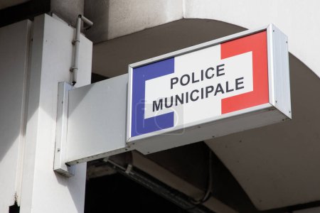 Téléchargez les photos : Bordeaux, France - 07 01 2023 : police municipale logo français façade et texte signe bleu blanc rouge couleur sur le mur bâtiment bureau officiel - en image libre de droit