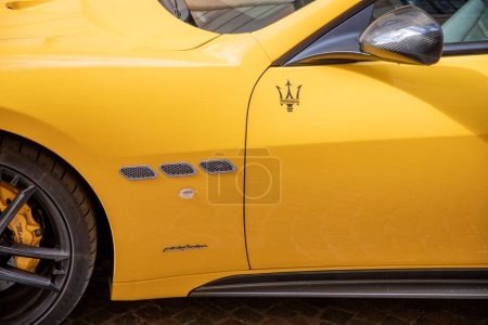 Téléchargez les photos : Bordeaux ,  France - 06 27 2023 : Maserati GranTurismo Trofeo car trident logo sign of Italian and brand text pininfarina design - en image libre de droit