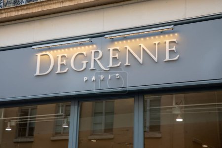 Foto de Burdeos, Francia - 07 25 2023: guy degrenne logo text and brand sign on entrance facade shop orfebre y vajilla empresa tienda - Imagen libre de derechos