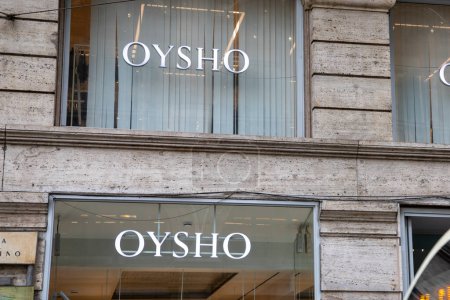 Foto de Milán, Italia - 08 07 2023: Oysho fashion chain brand focused on the design and production of sportswear and leisure wear - Imagen libre de derechos