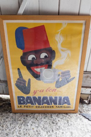 Foto de Burdeos, Francia - 08 18 2023: Banania logo texto y signo de marca en cartel publicidad antigua - Imagen libre de derechos