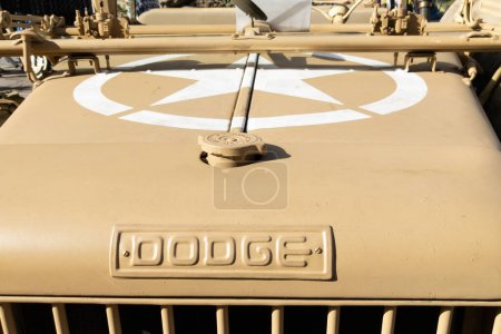 Téléchargez les photos : Bordeaux , France - 09 04 2023 : Dodge logo brand and text sign front us Command Reconnaissance Car WWII - en image libre de droit