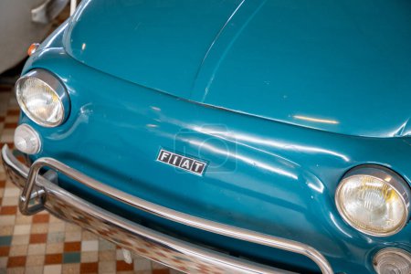 Foto de Burdeos, Francia - 09 12 2023: fiat 500 azul logotipo de la marca y el texto signo italia vintage modelo viejo temporizador coche italiano de los años sesenta - Imagen libre de derechos