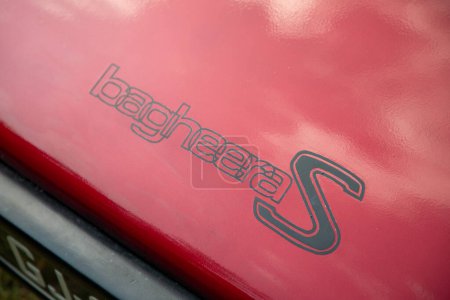 Foto de Burdeos, Francia - 09 18 2023: Matra Simca Bagheera 's logo brand and text sign of retro vintage french coupe car sports vehicle - Imagen libre de derechos