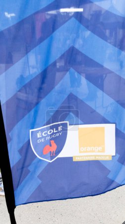 Téléchargez les photos : Bordeaux , France - 09 25 2023 : ffr ecole de rugby text sign and logo orange brand on flag french rugby school - en image libre de droit