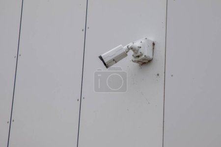 Foto de CCTV cámara de vigilancia de pared visión del edificio en el centro de la ciudad para detectar delitos y asegurar la seguridad de la población de la ciudad - Imagen libre de derechos