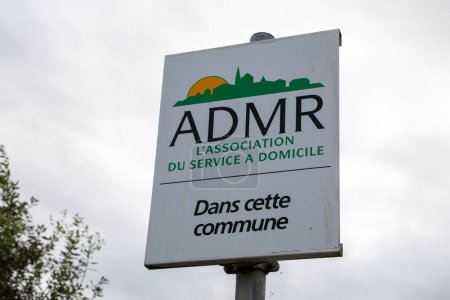 Téléchargez les photos : Bordeaux , France - 10 26 2023 : ADMR aide a domicile en milieu rural logo brand and text french sign of France home help in rural areas - en image libre de droit