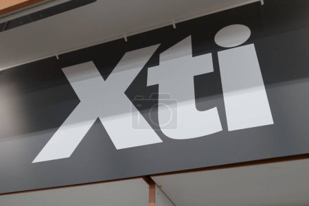 Foto de Burdeos, Francia - 10 31 2023: Xti logo sign brand and text chain on store shoes of shop distribution shoes - Imagen libre de derechos