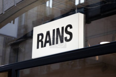 Foto de Burdeos, Francia - 11 16 2023: Rains sign chain and logo text front facade wall shop fashion clothes brand store and clothing boutique - Imagen libre de derechos