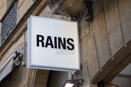 Foto de Burdeos, Francia - 11 16 2023: Rains sign and logo text front of shop fashion chain clothes brand facade store and clothing boutique - Imagen libre de derechos