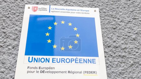 Téléchargez les photos : FEDER signe le texte de l'Union européenne sur le programme financé par Feder FEDER Fonds européen de développement régional logo marque fundus Européen financé par l'UE dans la nouvelle aquitaine français - en image libre de droit