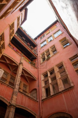 Traboule in Lyon Stadt traditionelle Passage zwischen zwei Straßen geheimen Innenhof Abkürzungen
