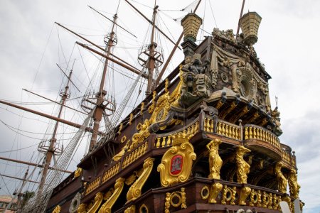 Foto de Neptuno Vascello barco réplica del galeón español del siglo XVII en Génova Italia - Imagen libre de derechos