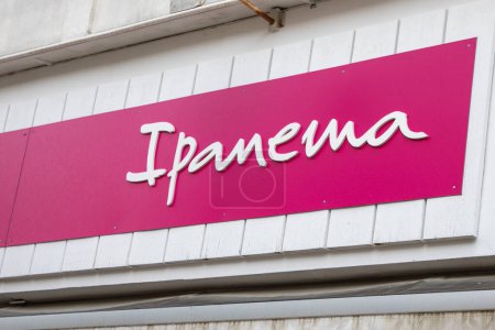Foto de Arcachon, Francia - 02 12 2024: ipanema shoes logo text and brand sign clothes facade entrance store signage on fashion shop chain - Imagen libre de derechos