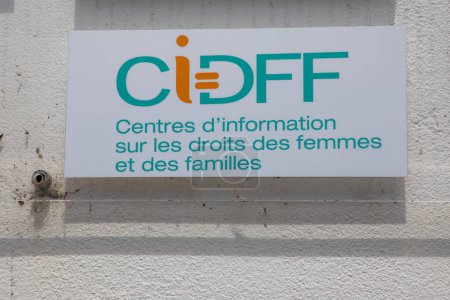 Téléchargez les photos : Bordeaux, France - 02 12 2024 : cidff sign logo and brand text centre d'information sur les droits des femmes et des familles signifie centre d'information sur les droits des femmes et des familles - en image libre de droit