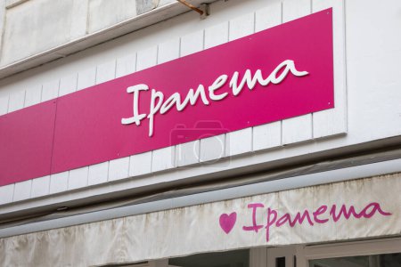 Foto de Arcachon, Francia - 02 12 2024: ipanema logo sign boutique and brand text wall facade shoes store of Brazilian flip-flop plastic sandals shop - Imagen libre de derechos
