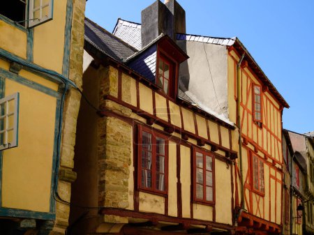 Téléchargez les photos : Vannes ville française Bretagne Maisons à colombages façade en bois dans le centre ville de la côte ouest france - en image libre de droit