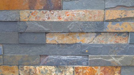 Téléchargez les photos : Vieux mur gris brun brique ligne pierre gris brique fond texture conception façade - en image libre de droit