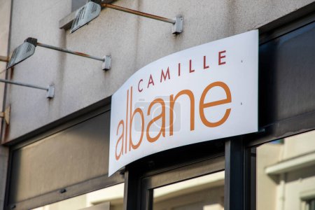 Foto de Burdeos, Francia - 03 12 2024: camille albane logo brand entry shop and text sign store on facade boutique women hairdresser salon French - Imagen libre de derechos