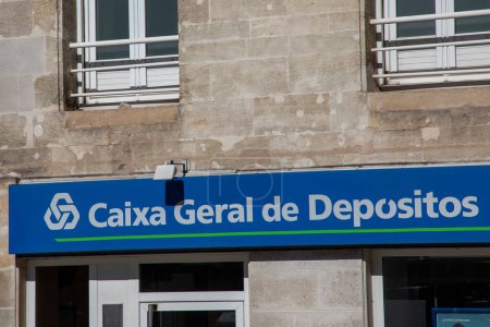 Téléchargez les photos : Bordeaux , France -  03 12 2024 : Caixa Geral de Depositos cgd sign text and brand logo of portugal bank on facade building agency - en image libre de droit