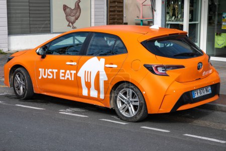 Foto de Burdeos, Francia - 03 23 2024: solo comer signo de marca y el logotipo de texto en el coche restaurante de la aplicación de comida a domicilio - Imagen libre de derechos