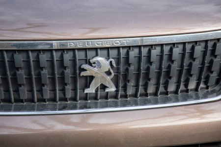 Téléchargez les photos : Bordeaux, France - 03 12 2024 : Peugeot marque de logo de voiture de véhicule français et signe texte - en image libre de droit