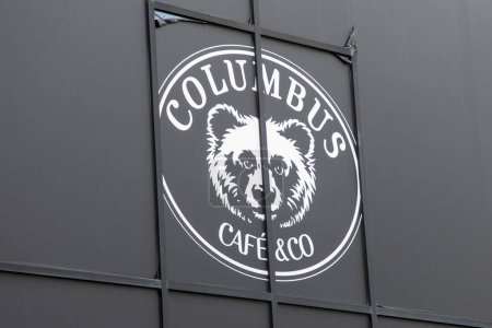 Téléchargez les photos : Bordeaux, France - 03 28 2024 : Columbus Cafe & Co porte le logo de la marque et le signe texte de la chaîne de snacks de la cafétéria française - en image libre de droit