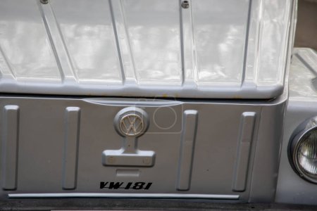 Téléchargez les photos : Bordeaux , France -  04 08 2024 : Volkswagen Type 181 vw car vintage thing Safari convertible - en image libre de droit