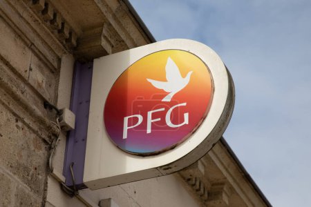 Foto de Burdeos, Francia - 04 15 2024: PFG logo marca y texto fachada signo de Pompes Funebres Generales agencia francesa Para funerarias funerarias funerarias - Imagen libre de derechos