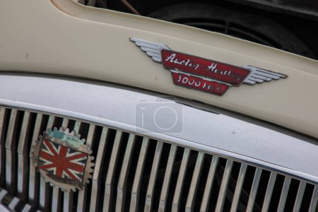 Téléchargez les photos : Bordeaux , France -  04 10 2024 : Austin-healey 3000 mk II logo brand and text sign on vintage classic car - en image libre de droit