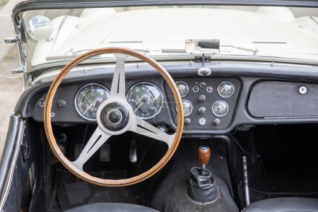 Foto de Burdeos, Francia - 04 22 2024: Austin Healey 3000 mk iii car gb logo brand and text sign in interior dashboard steering wheel - Imagen libre de derechos